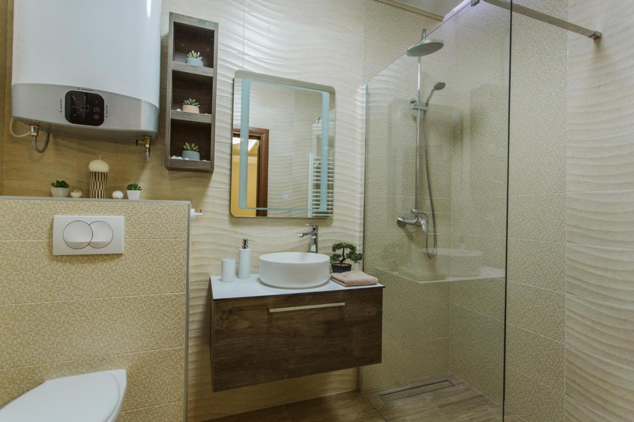 Vively Lux Apartment Subotica Exterior foto